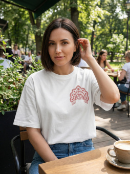 Футболка оверсайз с принтом белая Кокошник